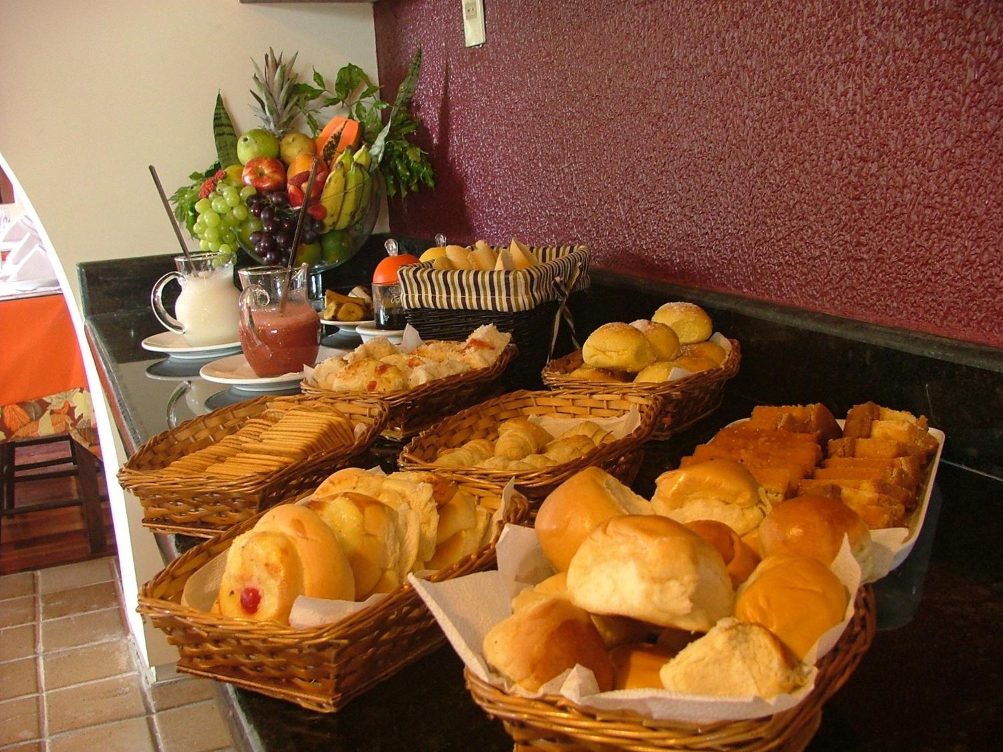 Hotel Tres Palmeiras กราวาตา ภายนอก รูปภาพ